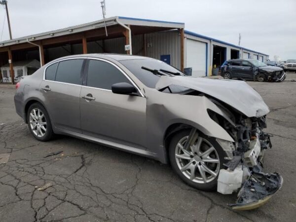 2011 INFINITI G37 - Image 4